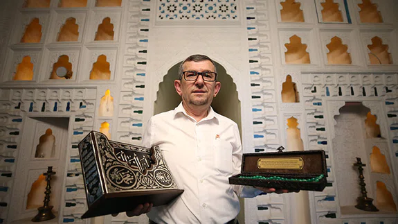 Bahçeli'den İslamiyet'i ezanla tanıtan müezzine hediye