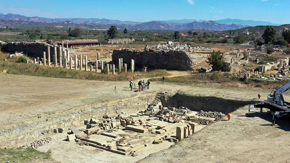 Zeus Tapınağı toprak altından çıkarılan yaklaşık 600 blokla ayağa kaldırılacak