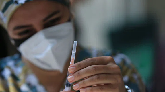 Oxford İngilizce Sözlüğü yılın kelimesinin "vax" (aşı) olduğunu duyurdu