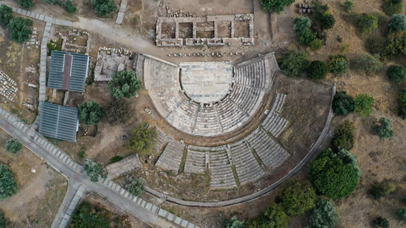 Metropolis'te 1800 yıllık kamusal yapı bulundu