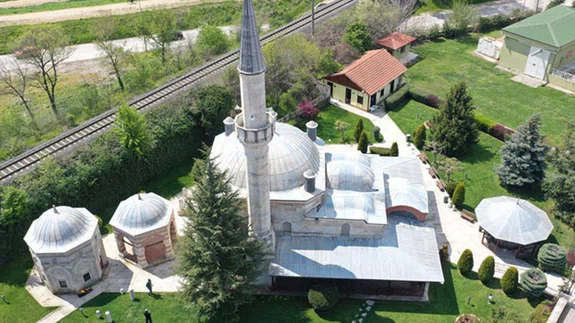 2. Murat'ın yadigarı Dar'ül Hadis Camisi 'çevreci' özelliğiyle öne çıkıyor