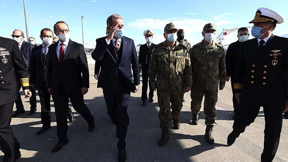 Hulusi Akar Deniz Kuvvetlerinin yeni uçağında inceleme yaptı