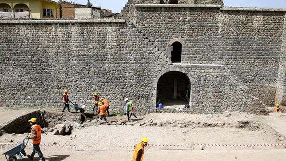 Diyarbakır'da yaklaşık 2 bin yıllık Roma yolu gün yüzüne çıkartılacak