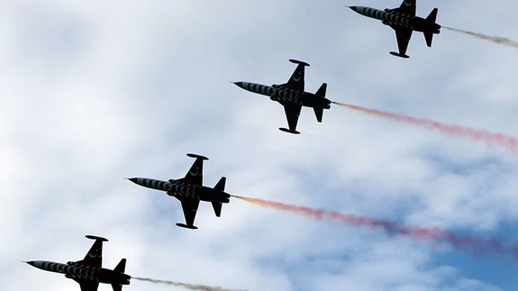 Türk Yıldızları Amasya semalarında gösteri yaptı