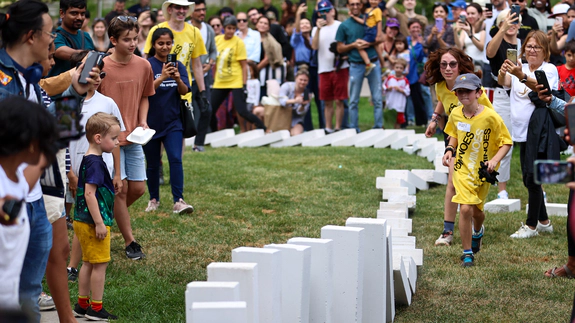 8000 Domino Taşı Toronto’da devrildi