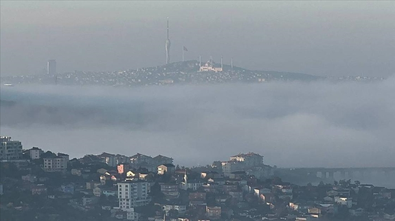 İstanbul'da sabahın ilk saatlerinde sis etkili oldu