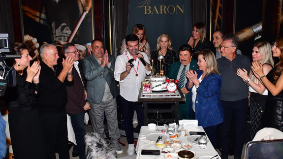 Alaturka müziğin sevilen sesi İsmail Özkan'a sürpriz kutlama