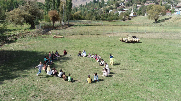 Eğitimi doğaya taşıdılar eğlenerek öğreniyorlar