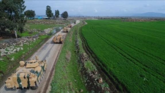 Sınır hattında askeri araç sevkiyatı devam ediyor