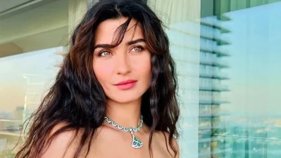 Tuba Büyüküstün Paris Couture Moda Haftası'nda Göz Doldurdu!