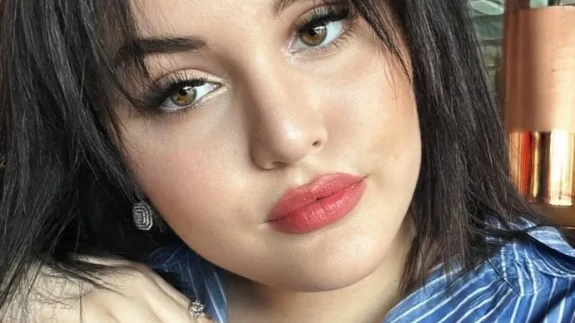 Hüsnü Şenlendirici'nin Kızı Naz  Sesiyle Hayran Bırakmaya Devam Ediyor!