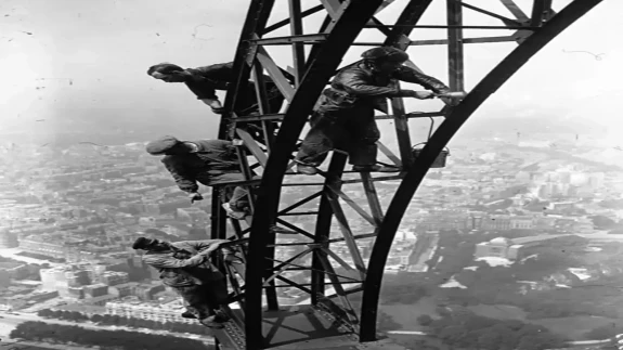 Tarihe Tanıklık Eden Kareler: İlk Kez Göreceğiniz 15 Etkileyici Tarihi Fotoğraf!