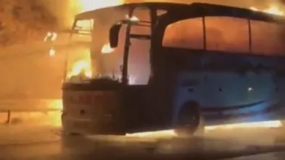 Gece yolculuğu kabusa döndü, otobüs kül oldu!