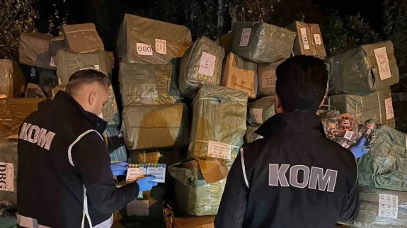 Ağrı’da 40 Milyon liralık kaçak oyuncak ve kalem operasyonu: 2 Kişi tutuklandı!