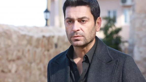 'Uzak Şehir'in yıldızından büyük vefa: Ozan Akbaba Midyat’ta gönülleri fethetti!