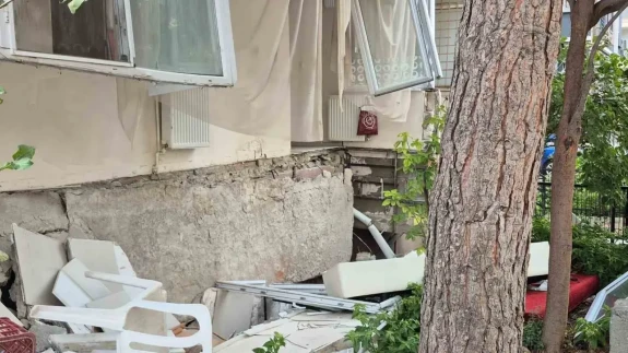 İstanbul’da riskli bina çöktü: 66 yaşındaki kadın ölümden döndü!