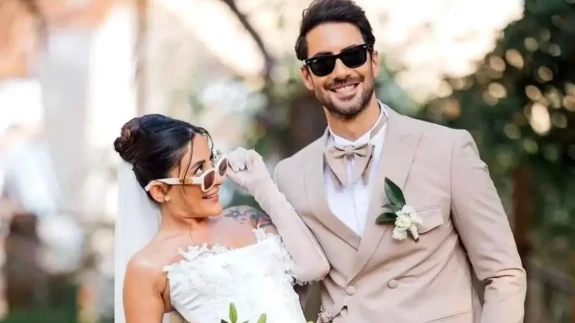 Melek Mosso ve Serkan Sağdıç sarılarak vedalaştı!