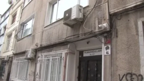 Fatih’te sokakta dehşet anları: Kadını dövdü, yerde sürükledi, O anlar kamerada!