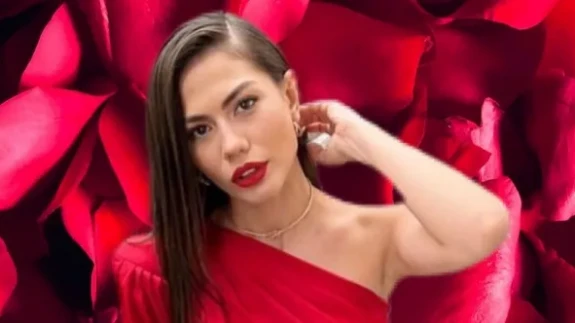 Eşref Rüya'nın yıldızı Demet Özdemir kırmızıyla alev aldı!