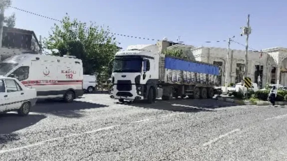 Ambulansa yol vermediler: Mardin’de fermuar sistemi unutuldu, trafik kilitlendi!