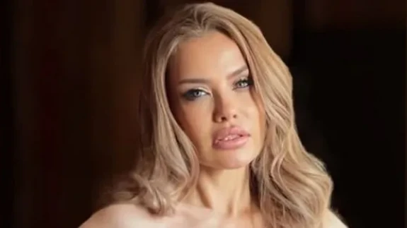 Şarkıcı Lara'nın manevi yolculuğu: 'Namazla yeniden doğdum'