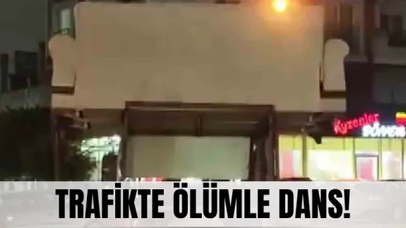 Trafikte ölümle dans! 3 tekerlekli motosikletle koltuk taşıdı!