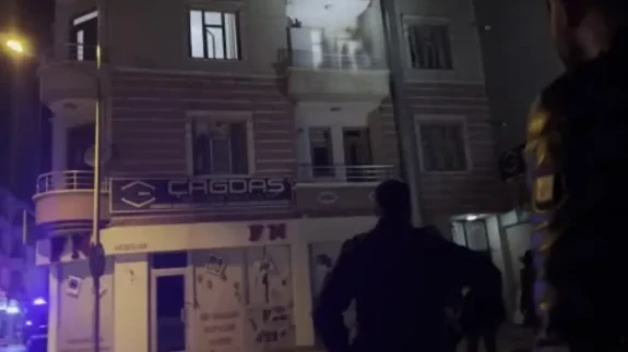 Aksaray’da feryat dolu anlar: Boşandığı eşini darp edip çocuklarını rehin aldı!