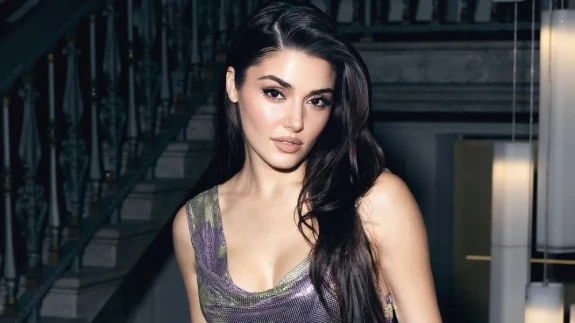 Moda dünyasının kapıları Hande Erçel'e açılıyor ! Erçel yine olay oldu !