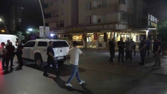 Pastaneye pimi çekilmemiş el bombası atıldı