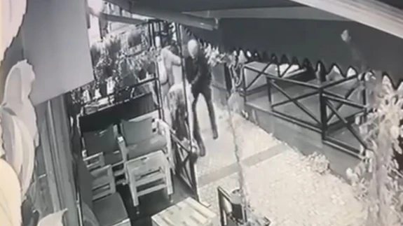 Bursa’da mekana alınmayan alkollü şahıs dehşet saçtı: 4 yaralı