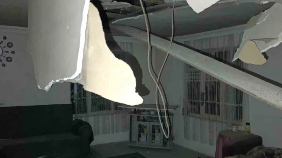 Balıkesir depreminde Manisa'daki evin tavanı çöktü