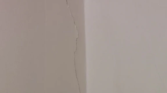 5.0 büyüklüğündeki deprem nedeniyle Fatih’te bir evin tavanı çöktü