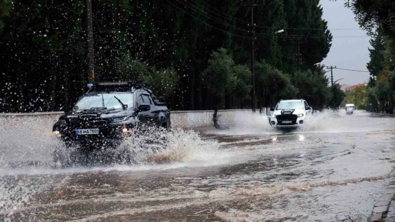 Meteoroloji bile şaşkın! Muğla’da 15 saatte yağan yağmur 1 aylık normali aştı!
