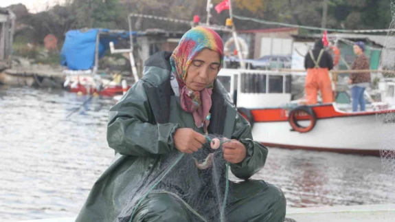 Karadeniz’in cesur kadın balıkçıları: 70 Yıllık gelenekte eşleriyle denize açılıyorlar