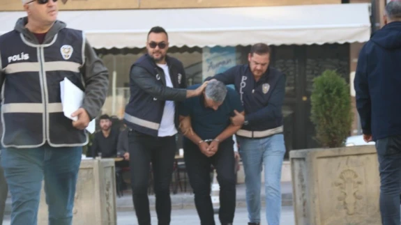 Markette çocuğuna şiddet uygulayan baba tutuklandı: Kameralar utanç anlarını kaydetti!