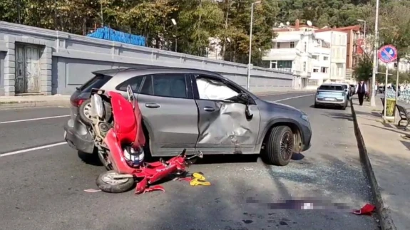 'U' dönüşü için durmadı, motosiklet havada uçtu!