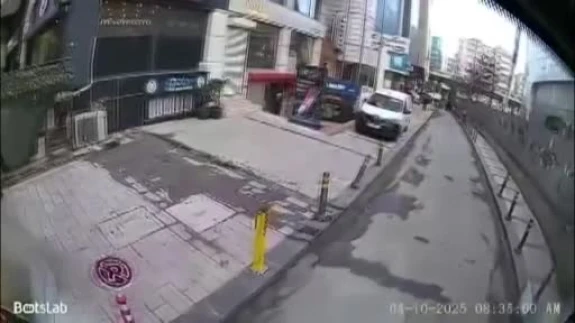 Şişli’de rezidans inşaatında vinç devrildi: Yurt binasına çarptı, facia kıl payı atlatıldı!