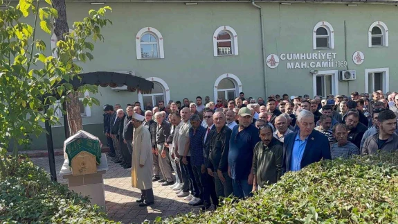 Aile faciası! Yemeklere siyanür katıp evi ateşe verdi yetmedi annesini baltayla öldürdü