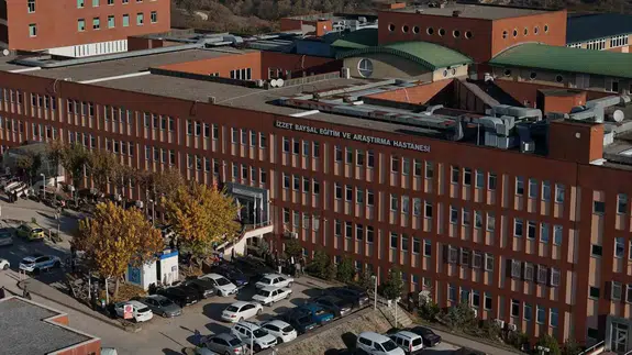 Öğle yemeği felakete dönüştü: Fakülte öğrencileri aynı anda fenalaştı!