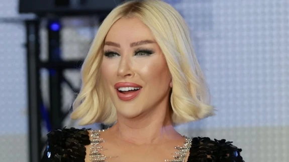 'Çorap kadınıyım' çıkışı unutulmadı… Seda Sayan bu kez ev temizliğine el attı!