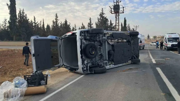 Panelvan takla attı, geceyi sirenler aydınlattı!