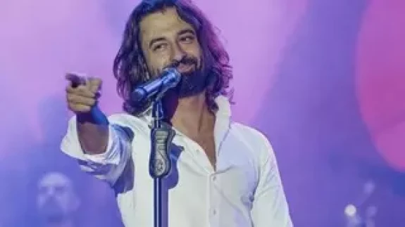 Harbiye konseri unutulmaz oldu! Koray Avcı’dan yeni şarkı sürprizi ve göz dolduran sözler!