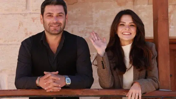 ‘Uzak Şehir’ yıldızları Sinem Ünsal ve Ozan Akbaba İstanbul’un sırrını dünyaya taşıyor!