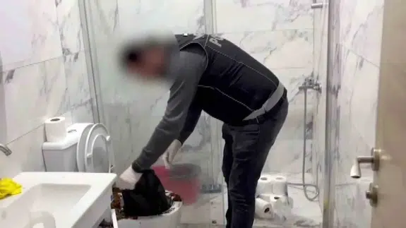 Kilitli kapılar, gizli bölmeler ve klozetler: Sakarya’da nefes kesen operasyon!