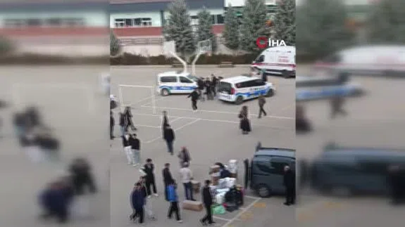 Kalem tutacak eller bıçak tuttu! Lisede kan gövdeyi götürdü, o anlar kamerada...