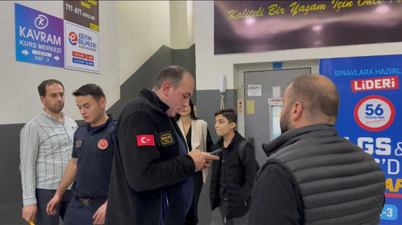 Aynı binada yeniden asansör arızası: Mahsur kalan öğrenciler böyle kurtarıldı!