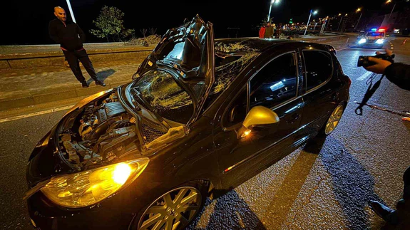 Arkadaşlarının halı saha maçını izlemeye gitmişti... Acı haber geldi!