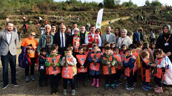 700 kitap, 700 fidan: Osmangazi’den geleceğe yeşil bir miras