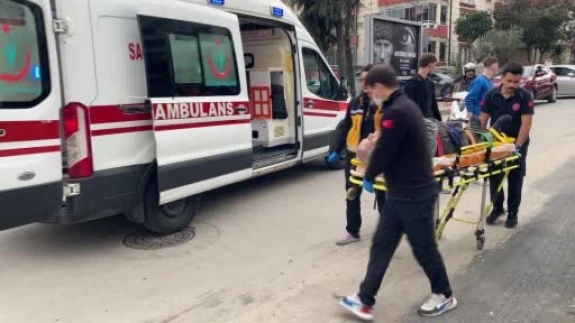 Dengesini kaybedip yola düşen adama kamyon çarptı