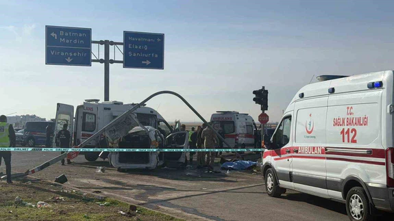 Trafik kazası değil katliam! Yürek yakan görüntüler kamerada...